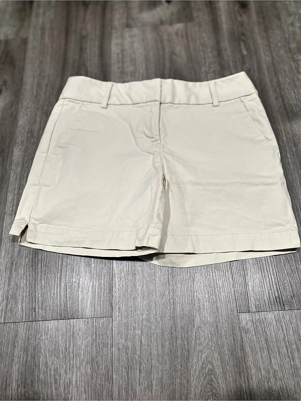 LOFT Women's Bermuda Shorts in Cream Like New